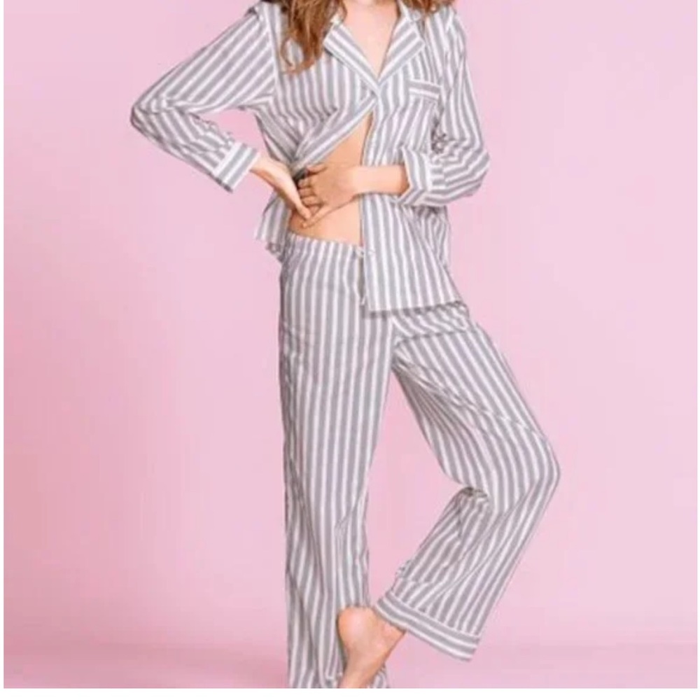 Sparkly gray iconic Y2K Victoria’s Secret striped pajamas set, SIZE SMALL